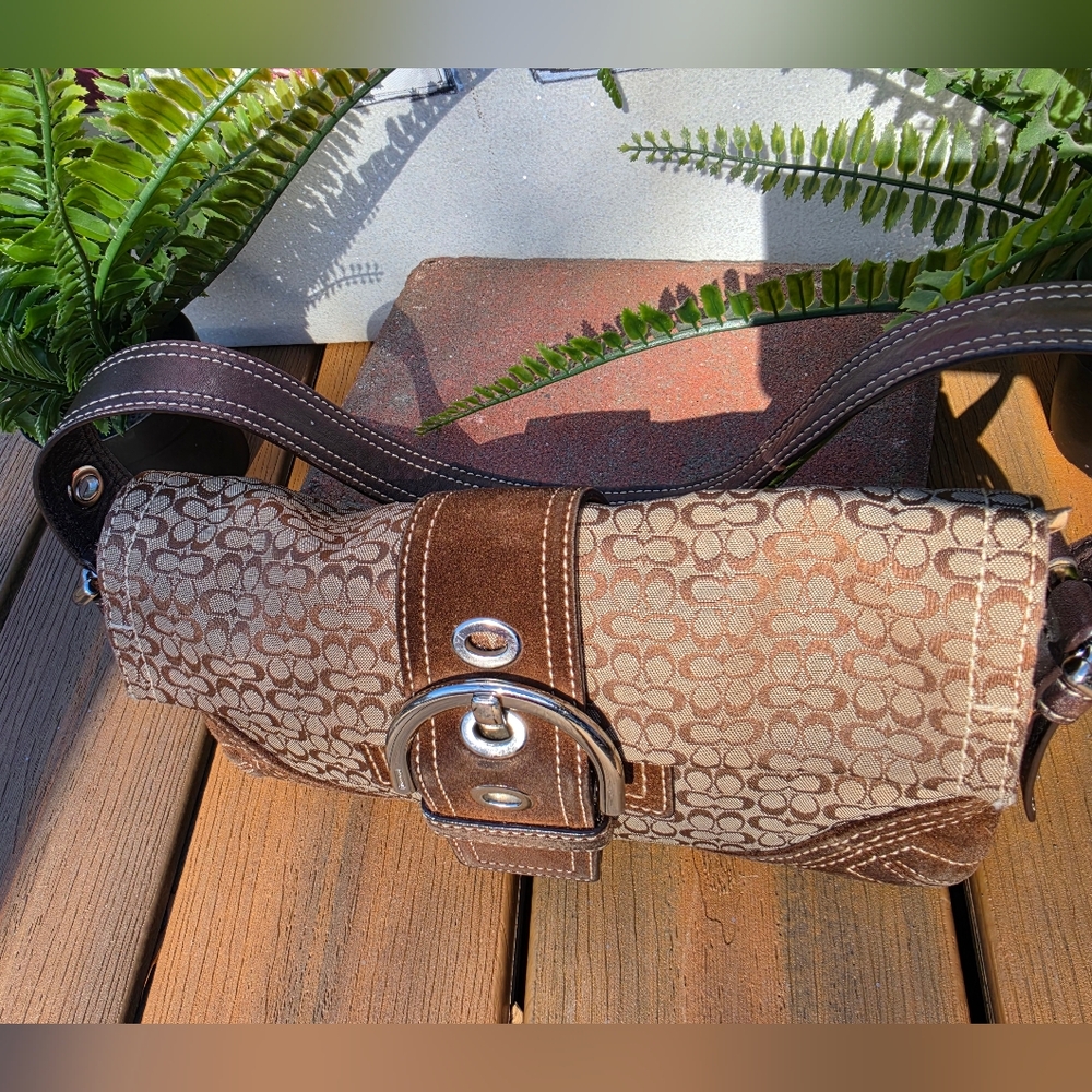 vintage Coach Soho Signature mini buckle shoulder bag. 2005 - Picture 5 of 17